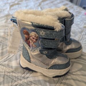 Size 5 toddler snow boots